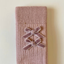 將圖片載入圖庫檢視器 Hortense - Ribbed Knee-high Socks with Velvel Bows - Vieux Rose