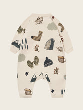 將圖片載入圖庫檢視器 Baby onesie with winter-themed pattern on a beige background