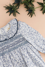 將圖片載入圖庫檢視器 Anthéa, smocked girl romper, in Blue garden print