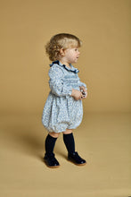 將圖片載入圖庫檢視器 Anthéa, smocked girl romper, in Blue garden print