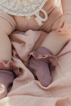 將圖片載入圖庫檢視器 Frill Knee High Sock - Dustywood