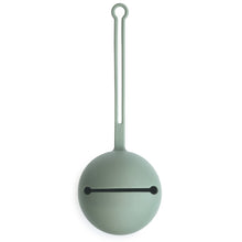 將圖片載入圖庫檢視器 mushie Silicone Pacifier Holder Case (Cambridge Blue)
