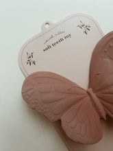 將圖片載入圖庫檢視器 Konges Sløjd Nursery TEETH SOOTHER - BUTTERFLY