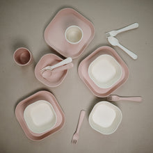 將圖片載入圖庫檢視器 mushie dinnerwares Square Dinnerware Plates, Set of 2 (Blush)