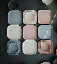 將圖片載入圖庫檢視器 mushie dinnerwares Square Dinnerware Plates, Set of 2 (Sage)