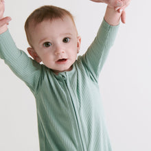 將圖片載入圖庫檢視器 Ribbed Clever Zip Sleepsuit - Mint