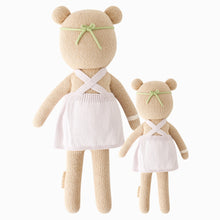 將圖片載入圖庫檢視器 Olivia the honey bear