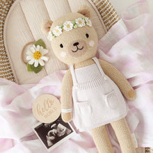 將圖片載入圖庫檢視器 Olivia the honey bear