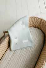 將圖片載入圖庫檢視器 Cosy Berries Blanket - Morning Fog