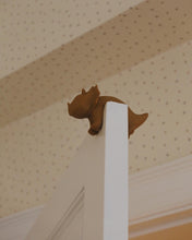將圖片載入圖庫檢視器 DOOR STOP DINO - ALMOND