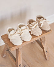 Load image into Gallery viewer, Baby Booties || Ivory