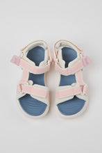 Load image into Gallery viewer, Pair of children's sandals with pink straps and blue soles on a light gray background