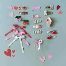 將圖片載入圖庫檢視器 Stripy Glitter Bow Clips