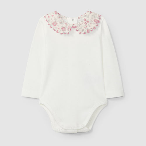 Bodysuit with organic gauze collar with delicate lace detail