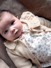 Load image into Gallery viewer, Knitted cardigan with gathered collar