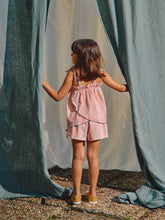 將圖片載入圖庫檢視器 Fuchsia jacquard striped fabric top by Laranjinha, front view showcasing elegant pattern and vibrant color.