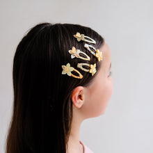 Load image into Gallery viewer, Daffodil mini clic clacs headband by MIMI &amp; LULA with small, decorative daffodil accents on a stylish headband.