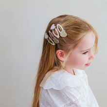 將圖片載入圖庫檢視器 Scalloped heart hair clips