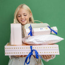 Load image into Gallery viewer, Mimi &amp; Lula&#39;s &#39;cracking&#39; gift cracker