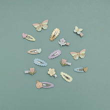 Load image into Gallery viewer, Teeny heart mini clic clacs - LittleBae.