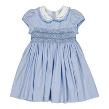將圖片載入圖庫檢視器 Kidiwi Héloïse smocked dress in Cornflower poplin, featuring a charming sleeveless design with ruffled accents and floral print.