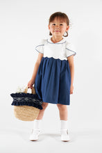 將圖片載入圖庫檢視器 Kidiwi Célestine navy seersucker dress for girls with a sleeveless design and ruffle details, perfect for warm weather.