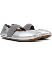將圖片載入圖庫檢視器 Right - Silver Leather Ballerina for Kids.
