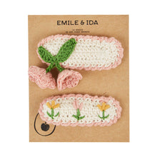 將圖片載入圖庫檢視器 Two crocheted hair clips with floral designs on a brown card with 'Emile &amp; Ida' branding.