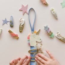 將圖片載入圖庫檢視器 Rainbow Unicorn Clip Hanger
