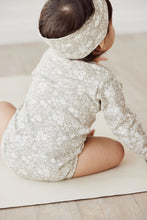 將圖片載入圖庫檢視器 Organic Cotton Long Sleeve Bodysuit - Pansy Floral Mist