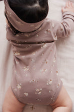 將圖片載入圖庫檢視器 Organic Cotton Long Sleeve Bodysuit - Petite Fleur Antler