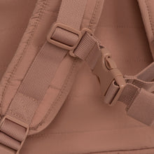 將圖片載入圖庫檢視器 juno quilted backpack midi - cameo brown