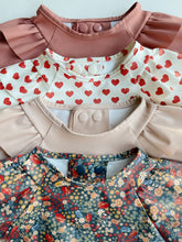 Load image into Gallery viewer, 2 pack dinner bib with sleeves and frill - coeur rouge