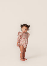 Load image into Gallery viewer, bitsy romper - flor de amor