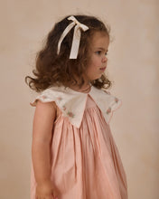 將圖片載入圖庫檢視器 Noralee Florence Dress Petal for women, featuring a stylish and elegant dress with a floral design and fitted silhouette.