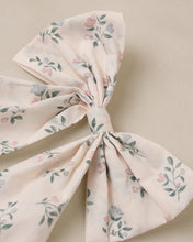 Load image into Gallery viewer, Noralee Everly Bow Summer Ditsy headband with a floral pattern and soft fabric, stylish accessory for warm-weather outfits.