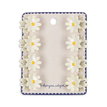 將圖片載入圖庫檢視器 Set of daisy-shaped hair clips on a branded card against a white background
