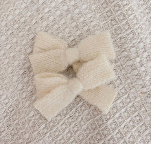 將圖片載入圖庫檢視器 Pigtail Bows | Vanilla Fluffy Knit
