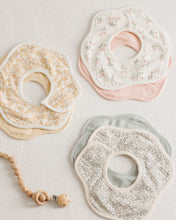 將圖片載入圖庫檢視器 Flower Bib, 2 Pack || Strawberries, Melon
