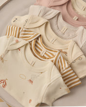將圖片載入圖庫檢視器 Quincy Mae short sleeve bodysuit pack in honey stripe, featuring comfortable fabric and playful pattern for babies.
