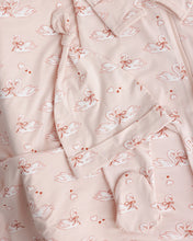 將圖片載入圖庫檢視器 Quincy Mae bamboo swaddle with swan pattern and matching knotted hat, soft and cozy bedding for infants.