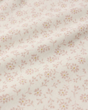 將圖片載入圖庫檢視器 Quincy Mae short sleeve bodysuit pack in blush with ditsy floral pattern, featuring lightweight cotton fabric and snap closures.
