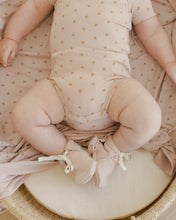 Load image into Gallery viewer, Baby Booties || Blush
