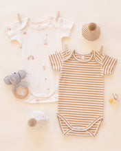將圖片載入圖庫檢視器 Quincy Mae short sleeve bodysuit pack in honey stripe, featuring comfortable fabric and playful striped pattern for infants.