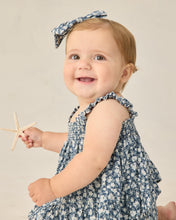 將圖片載入圖庫檢視器 Rylee+Cru navy floral Lala Set top with a soft fabric, featuring a floral pattern and comfortable fit, perfect for casual wear.