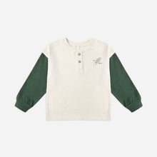 Load image into Gallery viewer, Long-sleeve shirt with green sleeves and a white body on a light beige background