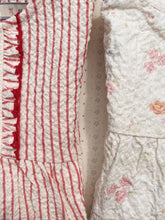 將圖片載入圖庫檢視器 Konges Sløjd Ellie Frill Romper in Amour Stripe, flat lay showing soft fabric, ruffled details, and playful striped pattern for babies.