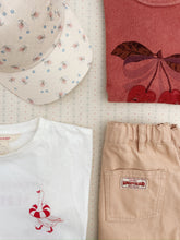 將圖片載入圖庫檢視器 Konges Sløjd Itty Set GOTS Canyon Rose top, soft pink cotton, with subtle ruffle details, designed for comfortable everyday wear.