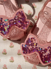 Load image into Gallery viewer, Konges Sløjd Lilo Socks with Bow Rose design, soft pink tights for babies, featuring a cute bow detail on the ankle.