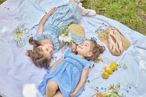 Mélina, smocked dress, in Ditsy blue print